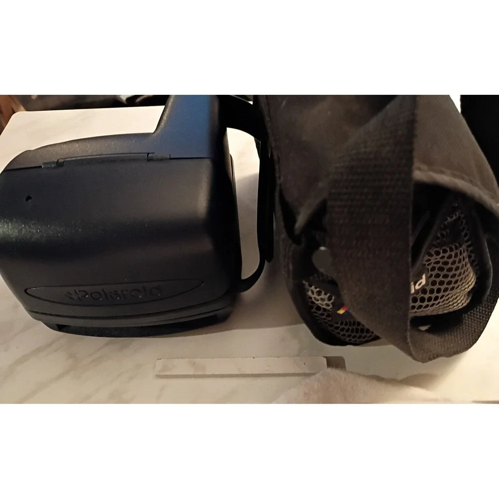 Polaroid 600 Instant Film Camera Black with Flash and Original Carrying Case